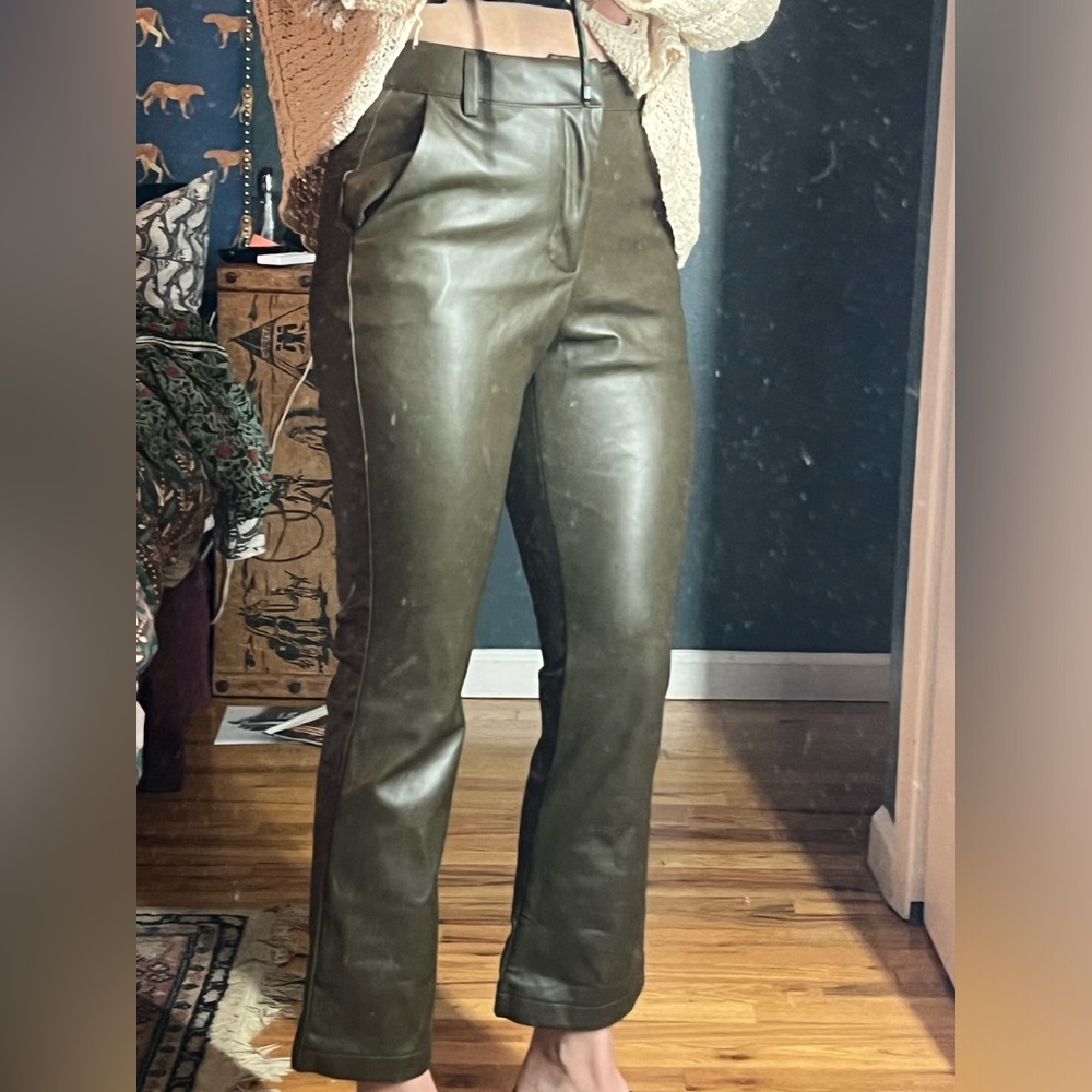 Xs Olive green vegan leather avec la filles pants